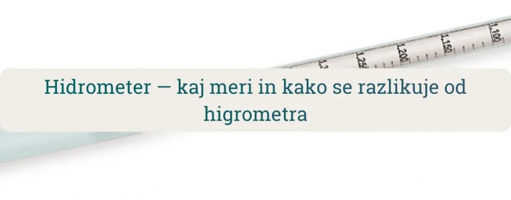 Hidrometer z merilno skalo na belem ozadju – naslovnica bloga “Hidrometer: kaj meri in kako se razlikuje od higrometra”.