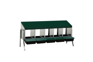 Prostorna gnezdilnica za kokoši s petimi ločenimi predelki, plastičnim dnom in nogami za bolj urejeno nesenje jajc ter bolj funkcionalen kokošnjak.