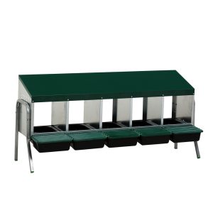 Prostorna gnezdilnica za kokoši s petimi ločenimi predelki, plastičnim dnom in nogami za bolj urejeno nesenje jajc ter bolj funkcionalen kokošnjak.